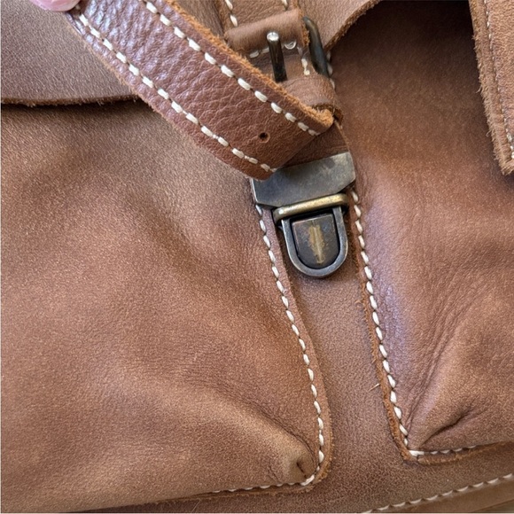 ROOTS Geniune Leather
Convertible Crossbody into
Backpack - Picture 6 of 13